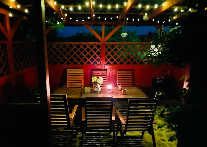 Cat's House- Dum U Trech Kocek بيت للعطل